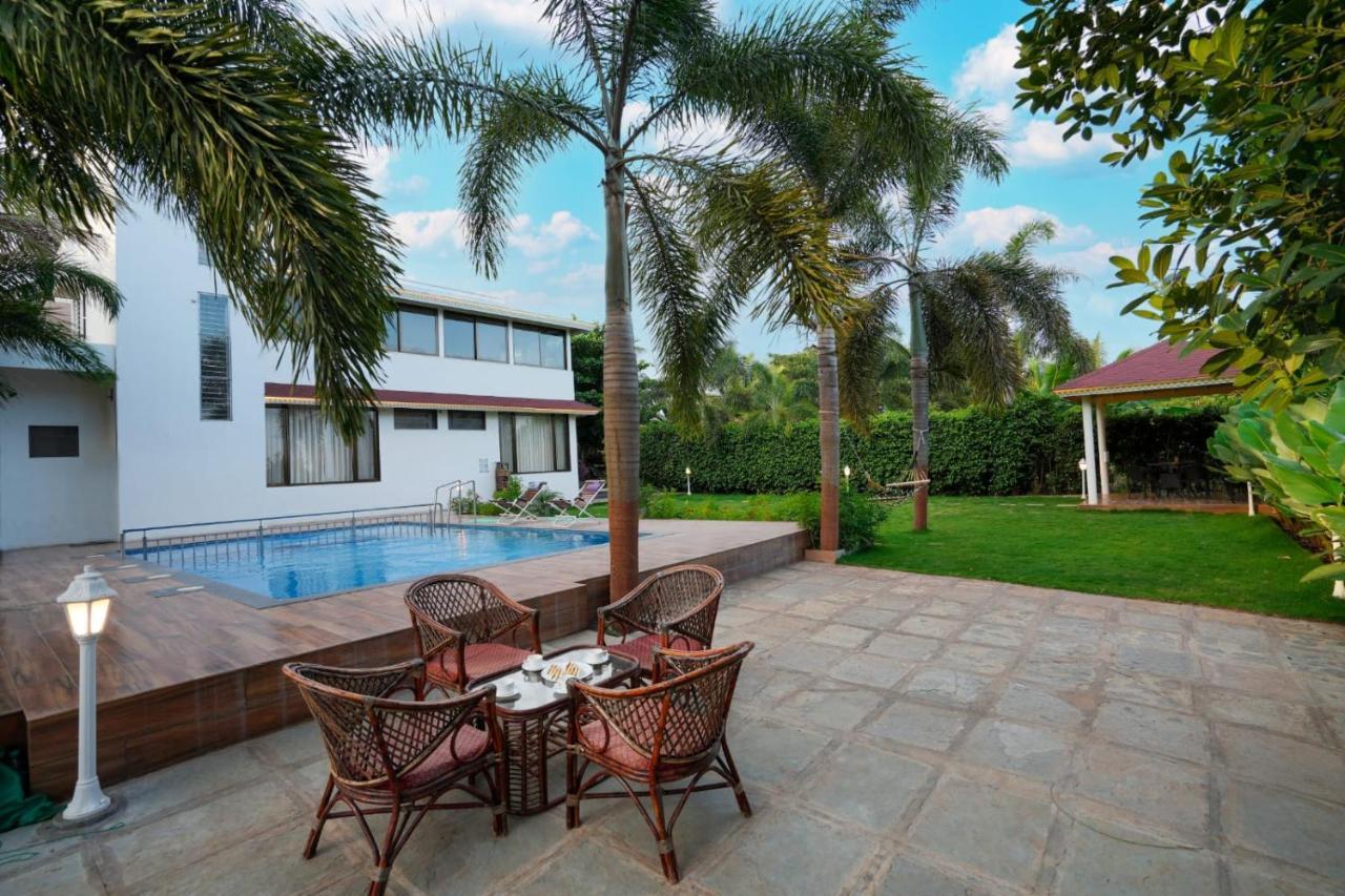 Vila White Coco House 4Bhk Nášik Exteriér fotografie
