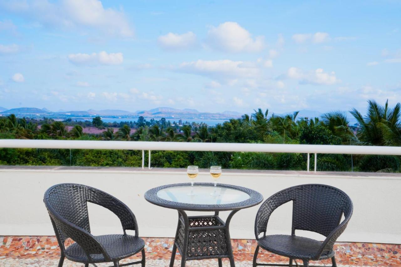Vila White Coco House 4Bhk Nášik Exteriér fotografie