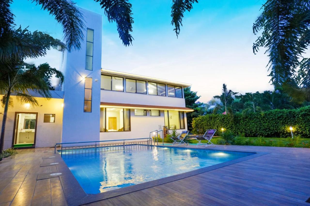 Vila White Coco House 4Bhk Nášik Exteriér fotografie